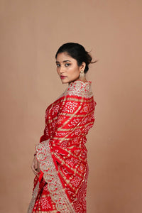 RED BANDHANI
