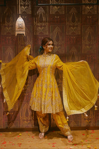 YELLOW HEAVY SUIT WITH POTLI