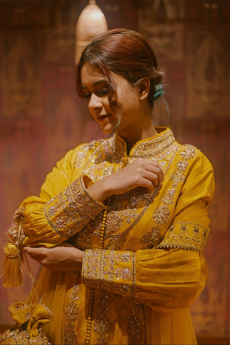 YELLOW HEAVY SUIT WITH POTLI